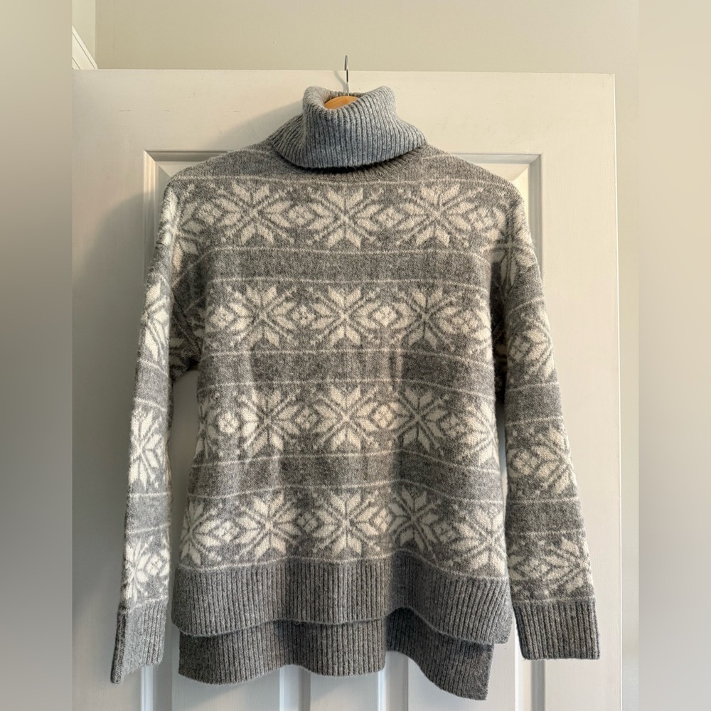 Cupcakes and Cashmere Grey and White Snowflake Turtleneck Sweater Size S